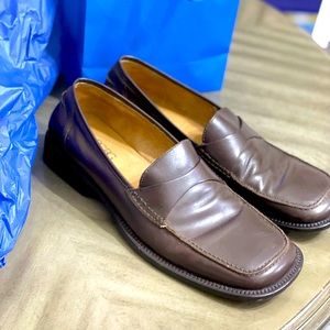 Men’s BCBG Dark Brown Loafers in NEW condition